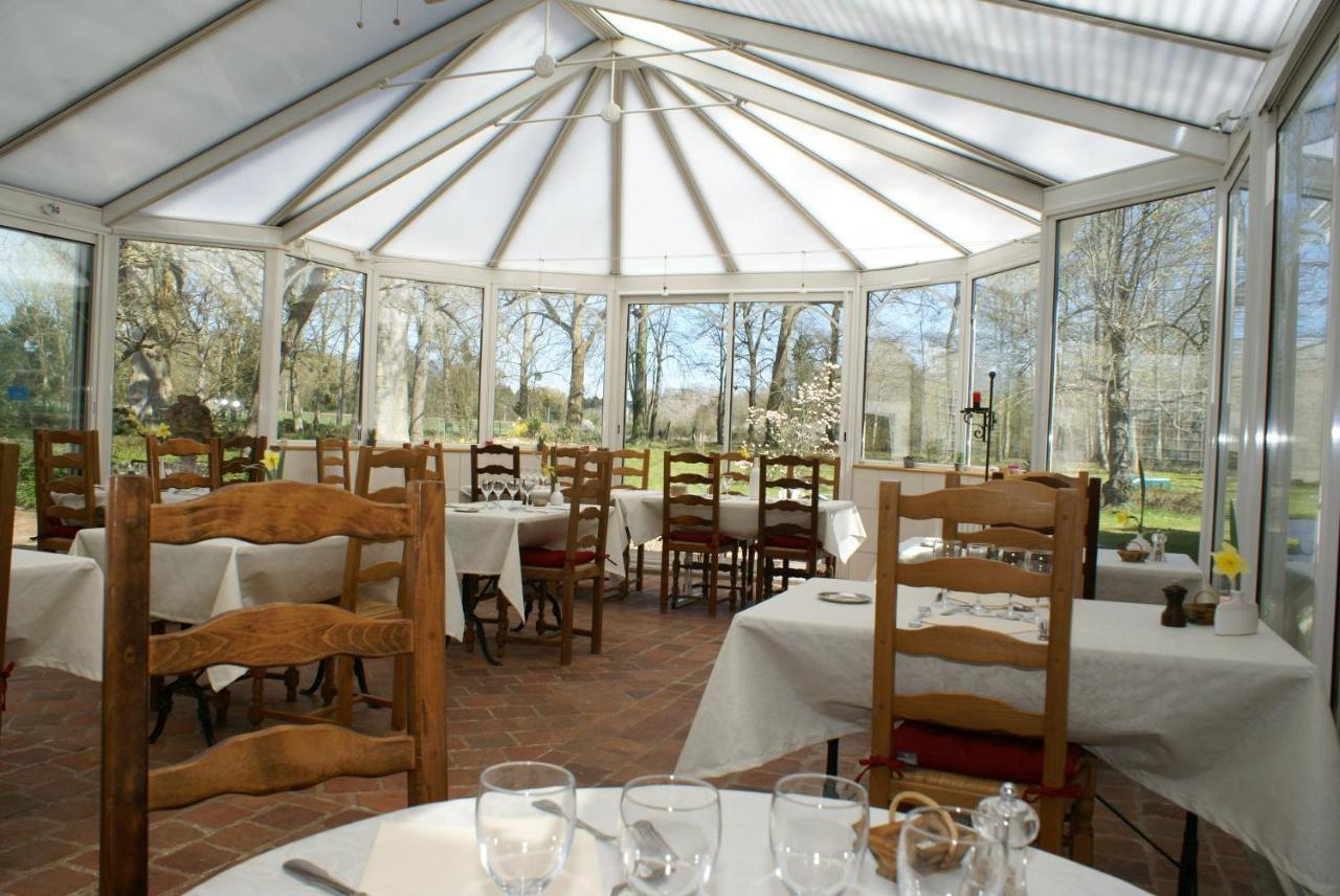 Hostellerie Du Chateau De L'Isle La Croix-en-Touraine Экстерьер фото